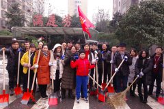 红旗招展 · 铁铲铮铮——非公企业湖南大象建筑志愿扫雪畅交通